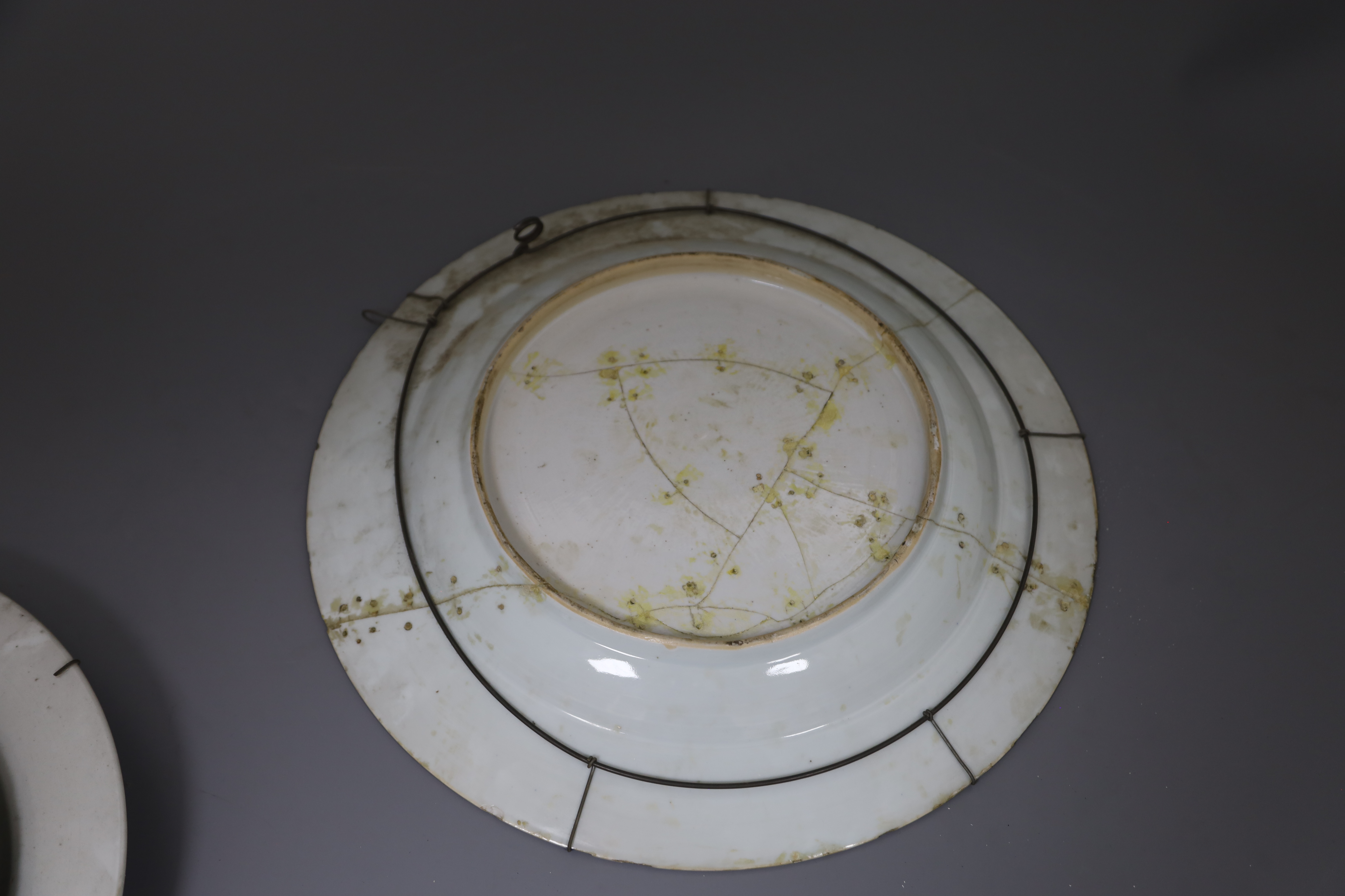 Three graduated Chinese famille rose deer, bamboo and lingzhi dishes, Qianlong period (1736-95), D. 26cm, 32cm and 38.5cm